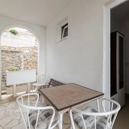 Loncar-2 By Interhome شقة *