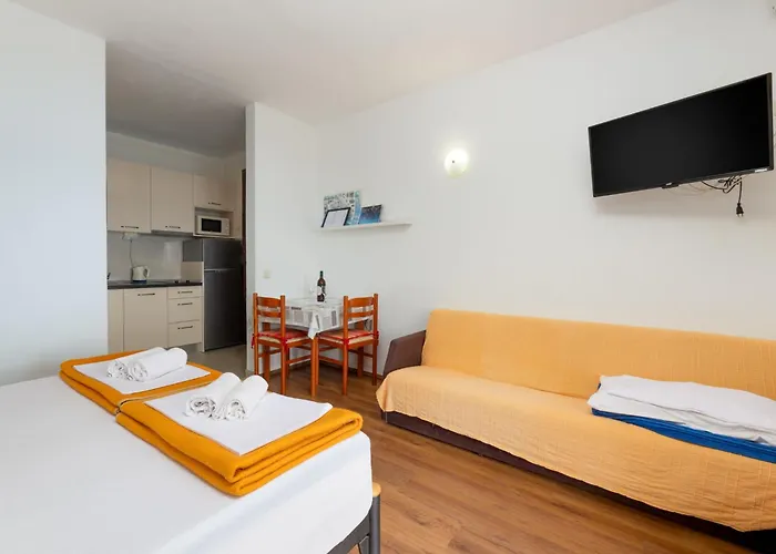 Loncar-2 By Interhome Pisak